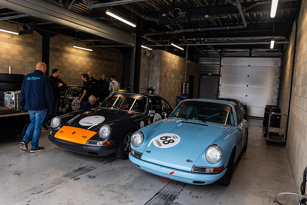 68 WESTPHAL Juergen (deu), PLUSCHKELL Mattis (deu), Porsche 911 2.0 1965, GTL - ELI, 2.0L CUP, pit ambiance during the 2026 Grand Prix de l’age d’Or, 3rd round of the Le Mans Classic Series 2026, from June 04 to 07 in Circuit de Dijon Prenois, in Prenois, France - Photo Damien Doumergue / DPPI